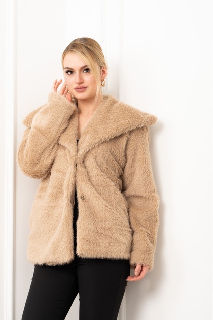Women's Winter Beige Wide Collar Plush Fur Short Coat Stylish Daily Comfortable 2625