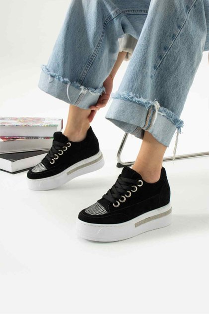 Taş Detaylı Siyah Renkli Gizli Dolgu Topuklu Süet Kadın Sneaker Ayakkabı