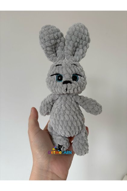 Jucărie Croșetată „Binky, Micul Iepuraș” – Handmade din Fir de Pluș