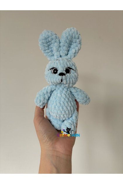Jucărie Croșetată „Binky, Micul Iepuraș” – Handmade din Fir de Pluș