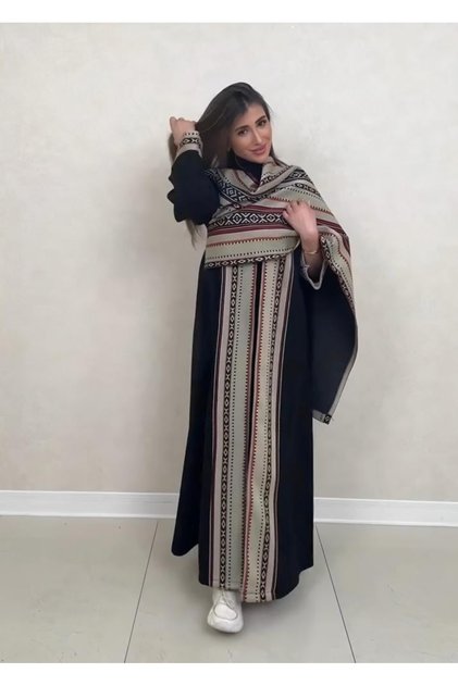 High-quality women's winter abaya embroidered with Sadu fabric, with a shawl.