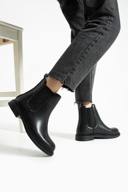 Women's Black Flat Heel Chelsea Boots