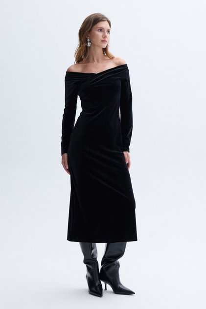 Women's Black Off-Shoulder Velvet Textured Midi Dress