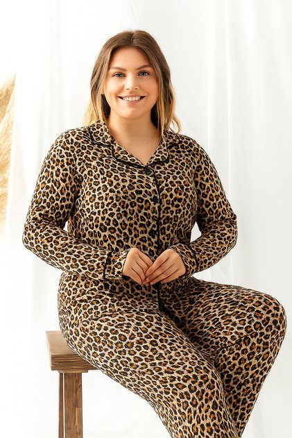 Plus Size Winter Buttoned Plaid Pattern New Year Themed Women's Suede Pajama Set