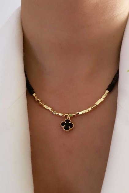 Contrast Color Clover Pendant Necklace