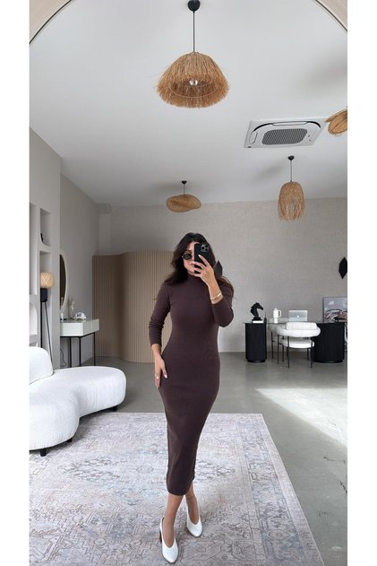 Rochie maro din lână de pescar