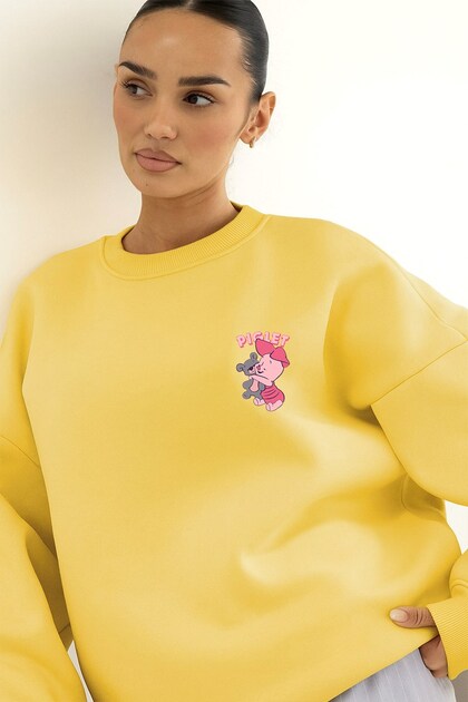 Women's Oversize Sweatshirt Piglet Hugs Printed Yellow – Crew Neck, 3 Thread Ribbed