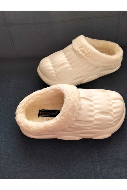 Slippers with fur inside