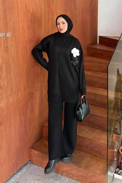 Knitwear Set with Floral Accessories Black