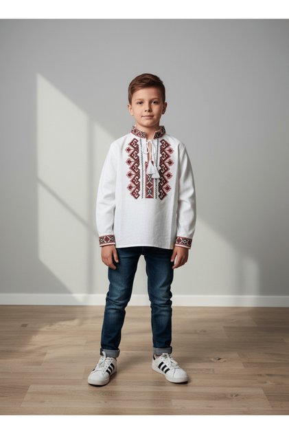 Ie pentru baieti brodata cu rosu