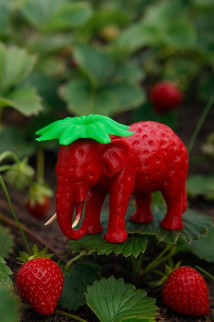 Oppy Strawberry E lephant Brainrot Karakteri Haraketli 15 cm