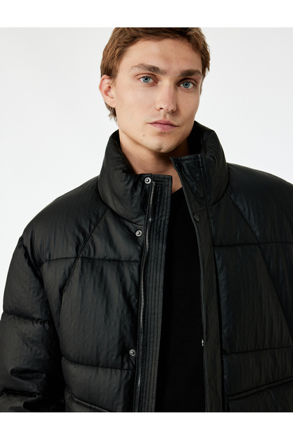 Regular Fit Flap Pocket Detailed Zippered Long Sleeve Mock Neck Winter Puffer Coat