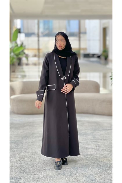 عباية بليزر بقصّة نصف دائرية