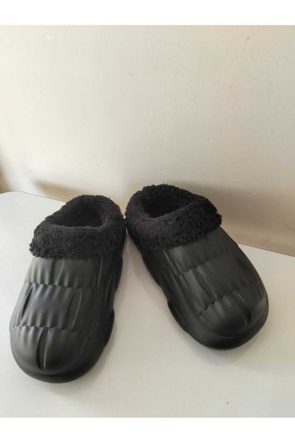Slippers with fur inside
