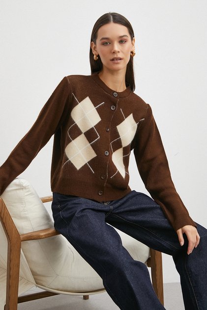 Buttoned Diamond Pattern Cardigan Brown