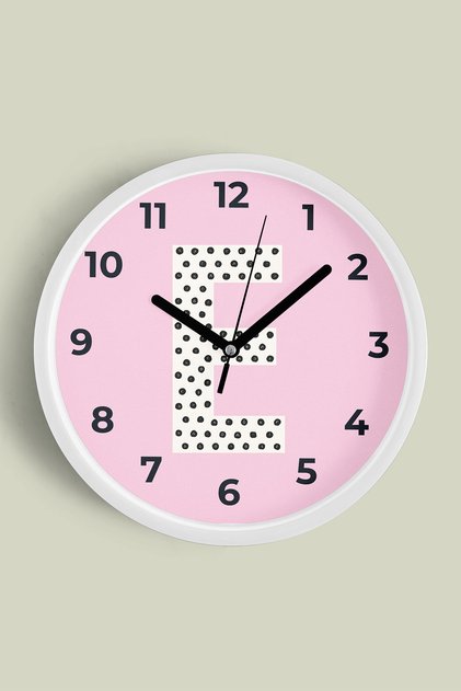E Harfli Pembe Çocuk Odası Modern Duvar Saati - Orta Boyut 30 cm - Beyaz Kasa - Camlı Sessiz