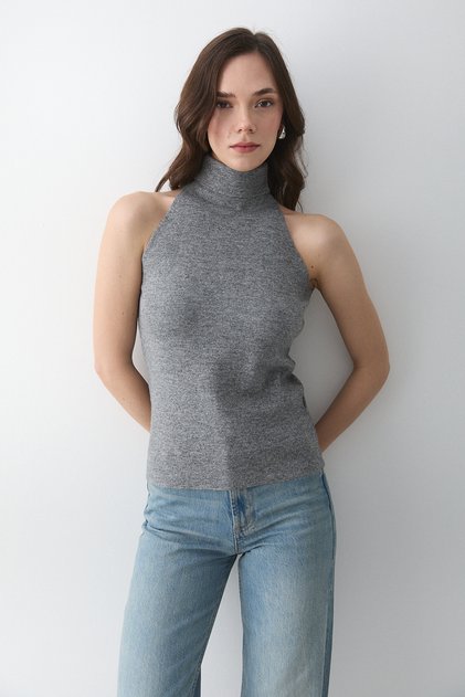 Gray High-Necked Undershirt - 251004