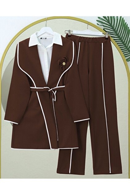 Costum cu pantaloni cu curea - maro