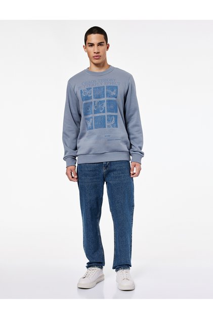 سويت شيرت مطبوع بأكمام طويلة وياقة دائرية، مبطن من الداخل