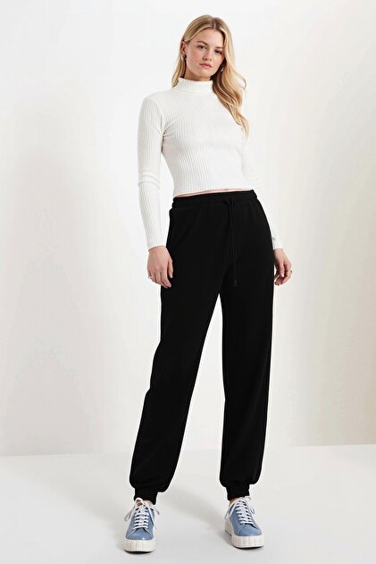 Women's Black Elastic Waist and Cuffs with Pockets Inside Fleece-Lined Sweatpants Arm-26K001063