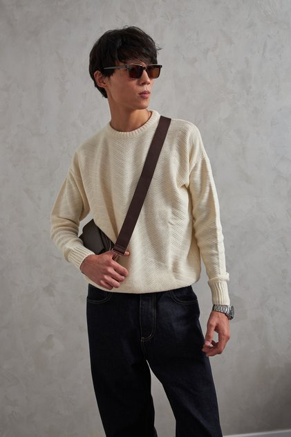 Men's Crew Neck Reverse Knit Pattern Sweater