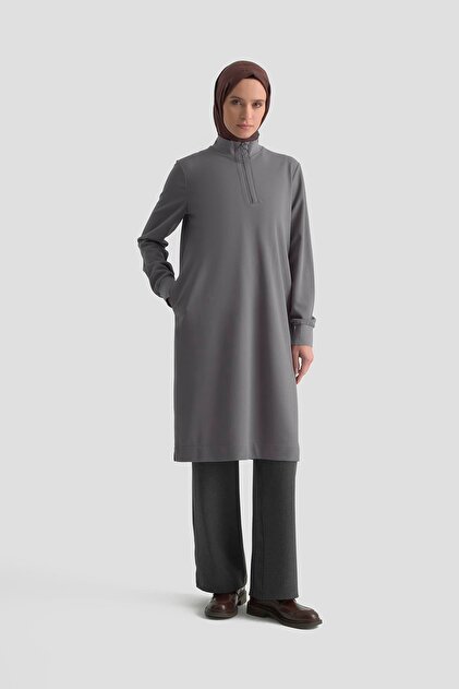 TREND Kolları ve Yakası Ribanalı Yarım Fermuarlı Crep Tunik Gri 25KT456