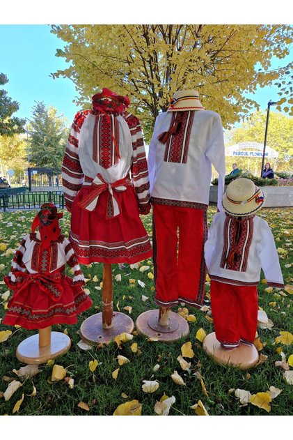 Costum rosu traditional baieti cu broderie