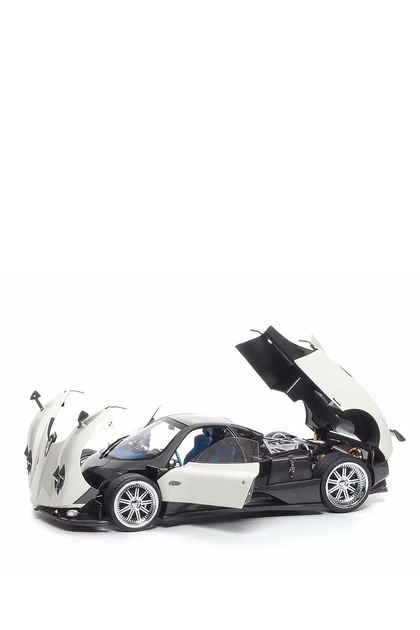 Almost Real 2005 Pagani Zonda F Bianco Fabriano 1:18 Bej Model