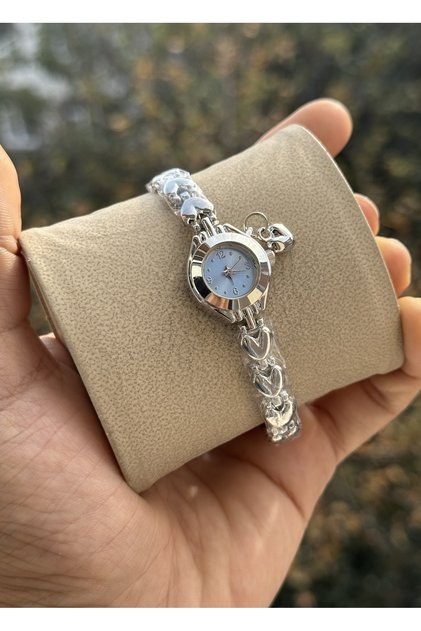 Yeni Sezon Özel Tasarım Charmlı Minimal Kasa Kalpli Kordon Kadın Kol Saati