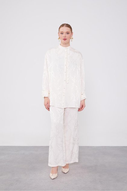 Ecru Ruffle Button Detailed Chain Pattern Double Set