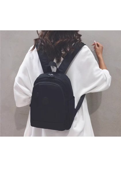 حقيبه ظهر عصريه انيقه وصغيره