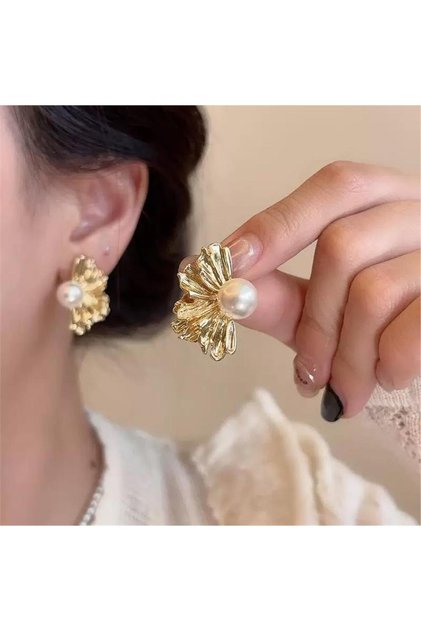 White Pearl Gold Fan-Shaped Stud Earrings