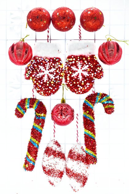 Premium Collection Luxury 12-Piece Mix Red Ornament Set