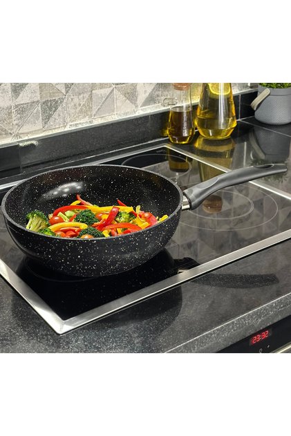 Τηγάνι Wok 28 cm αρ. 1, με μεγάλο βάθος 9 cm, ιδανικό για συχνό μαγείρεμα, μαλακή λαβή, από την DBR