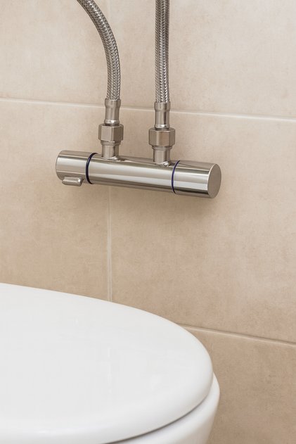 Çiftli Taharet Musluğu + 2 Adet Flex Paslanmaz Çelik Örgülü 50 cm Bağlantı Hortumu Seti