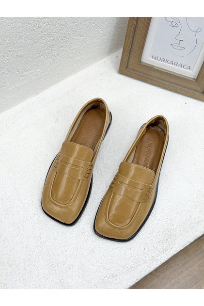 26K740 Rustic Genuine Leather Close Toe Flat Sole Loafer Shoes for Women