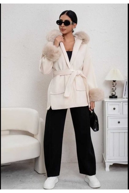 Palton cu blăniță detașabilă, model elegant și călduros