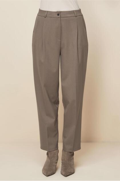 PANTALONE SA DETALJNIM DŽEPOVIMA 70907