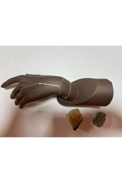 Gold Stone Arrowhead Shahmeran Bracelet – Thin Chain Modern Design