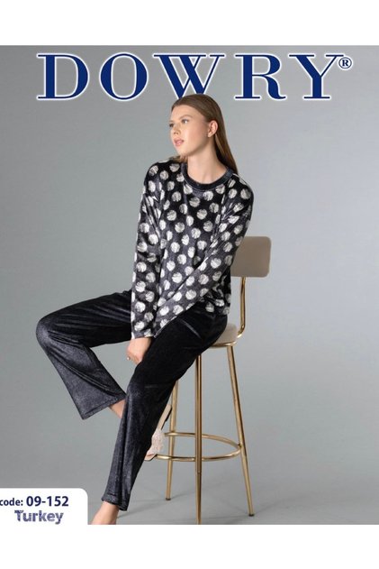 Velvet Women's Stylish Pajama Set
