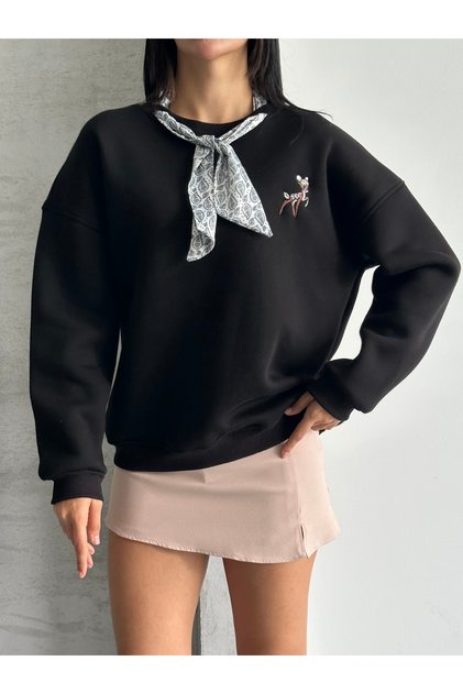 Three-Thread Crew Neck Sweat with Scarf