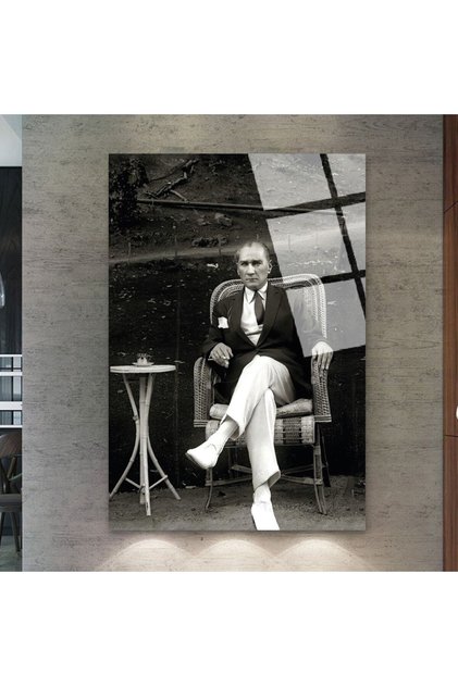 Frameless Vertical Sitting Black and White Mustafa Kemal Atatürk Unbreakable Glass Painting