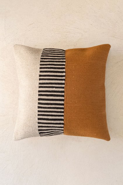 Doğrusal Çizgili El Yapımı Yün Kırlent Kılıfı Toprak Rengi 45x45