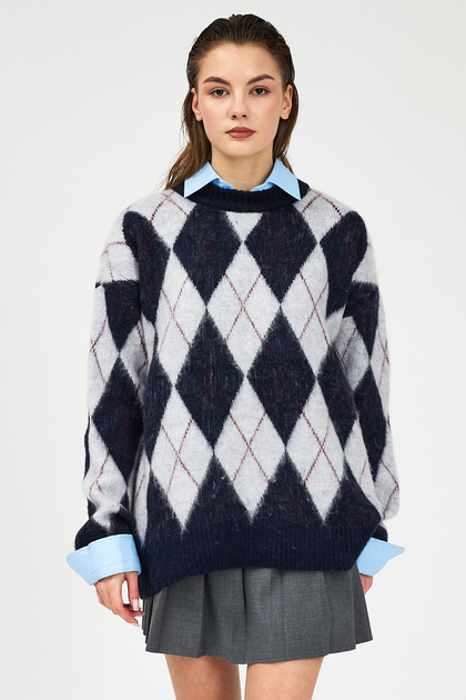 Women's Diamond Patterned Sweater