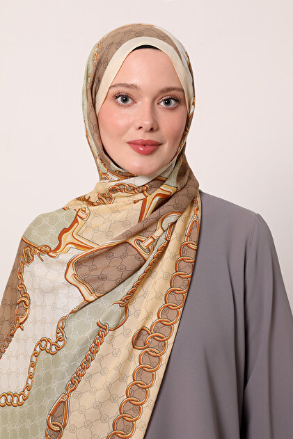 شال حريري منقوش بسلسلة