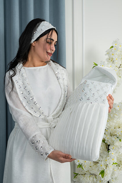Seventh set: postpartum robe + baby carrier + baby overalls, off-white color
