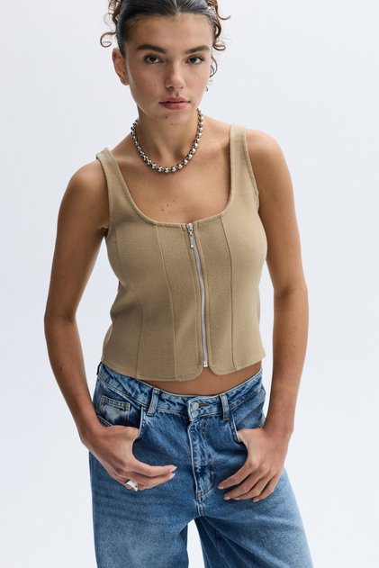 Kadın Bej Rengi Fitted U Yaka Fermuarlı Kolsuz Bluz