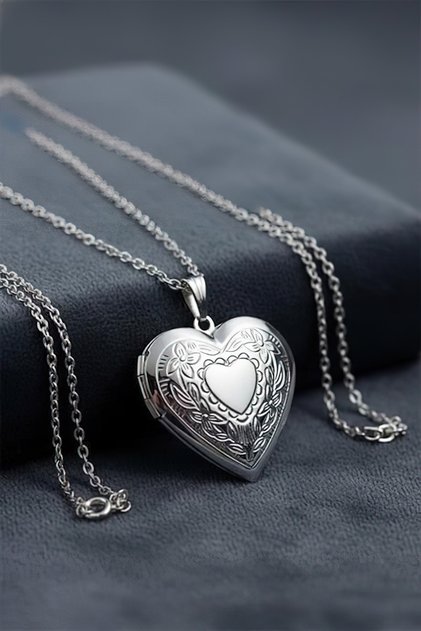 Women's Steel Clad Heart Necklace Steel Chain Photo Insertable Necklace with Twisted Chain