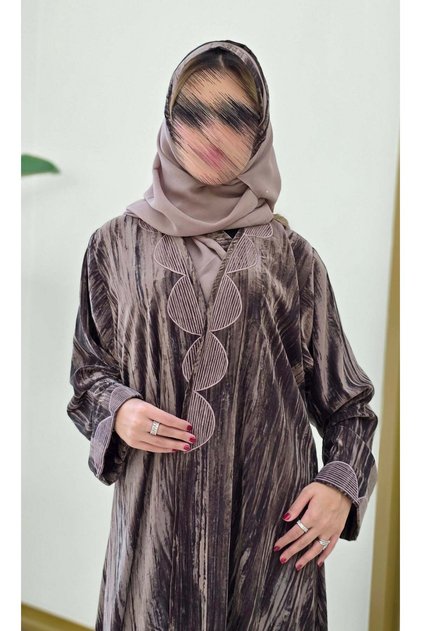 mwt681 عباية بني مخمل مكسر مع تطريز