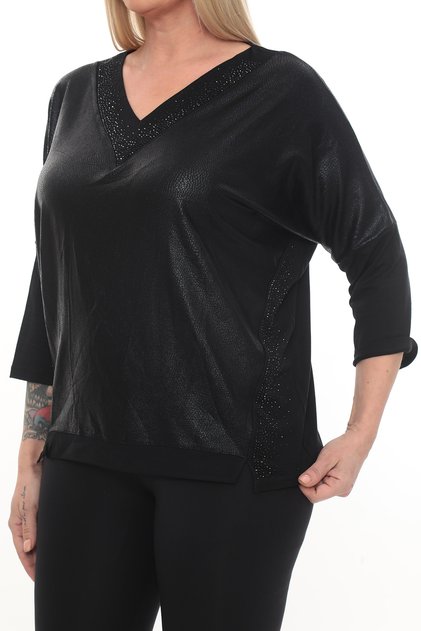 Plus Size.Over Size.V Neckline. the Collar Side Parts Are Stone-Embellished